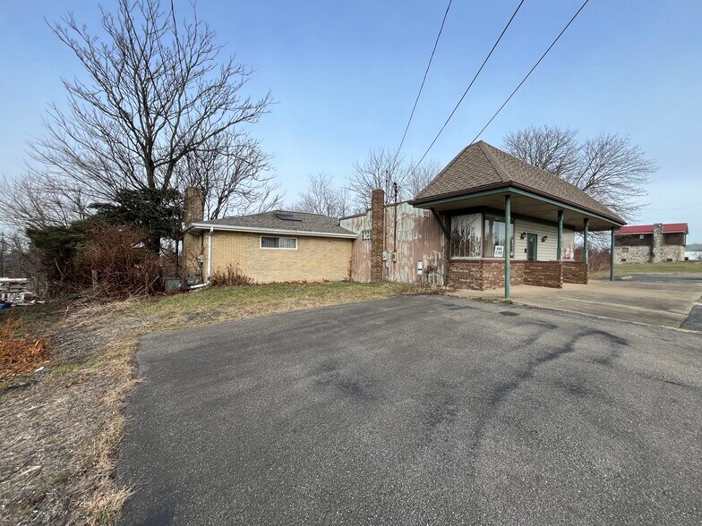Primary Photo Of 7170 Steubenville Pike, Oakdale Freestanding For Sale