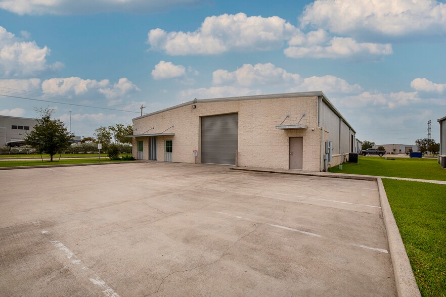 More Photos Of 1201 Butler Rd, League City Warehouse For Sale