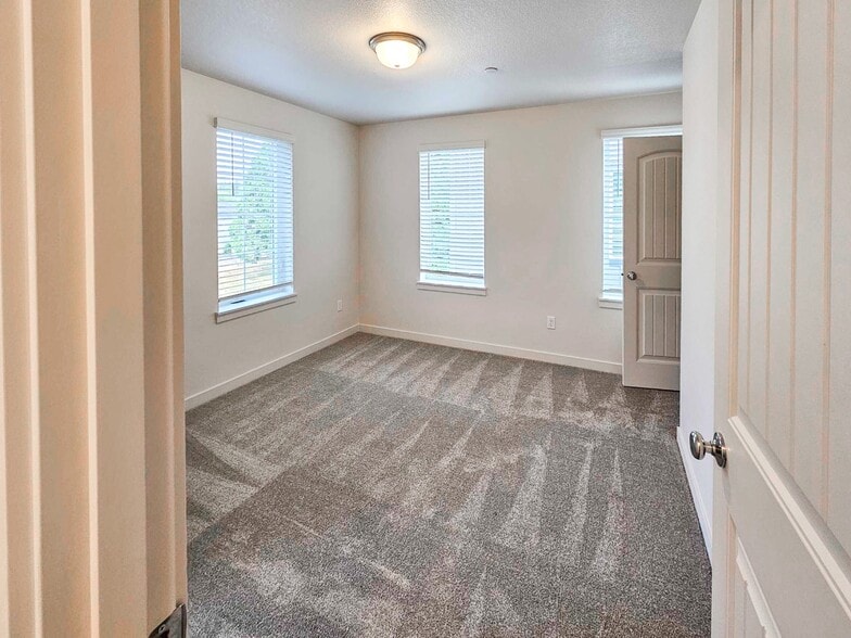 More Photos Of 2195 Audubon Ave SE, Salem Apartments For Sale