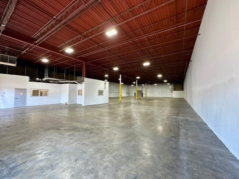 More Photos Of 3338-3344 Democrat Rd, Memphis Distribution For Lease