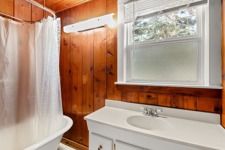 More Photos Of 501 NE 3rd St, Gresham Flex For Lease