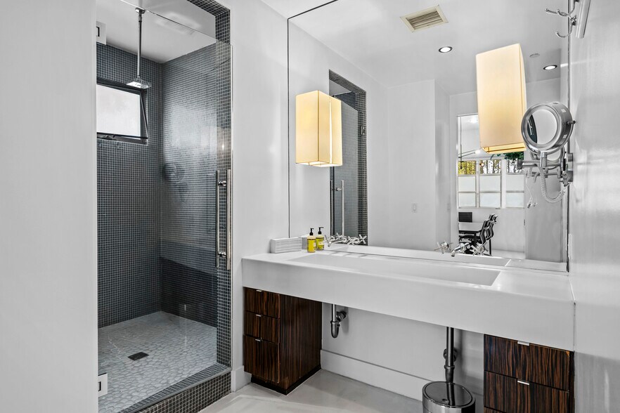 More Photos Of 212 Marine St, Santa Monica Loft Creative Space For Sale