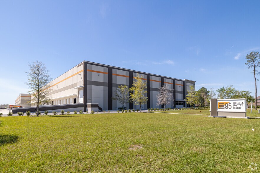 More Photos Of 8332 Cypress Plaza Dr, Jacksonville Warehouse For Lease