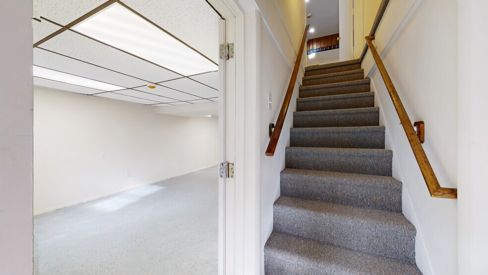 More Photos Of 220 Silver Lake Rd, Dingmans Ferry Office For Sale