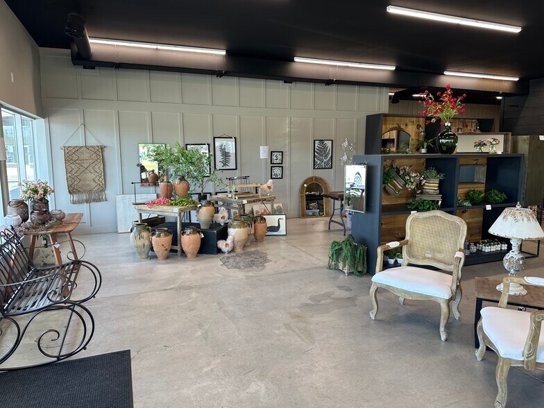 More Photos Of 840 N Black River Dr, Holland Unknown For Lease