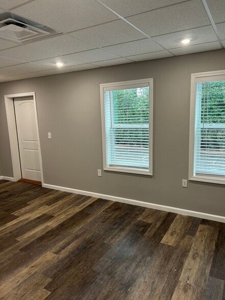 More Photos Of 615 Colonial Park Dr, Roswell Loft Creative Space For Lease