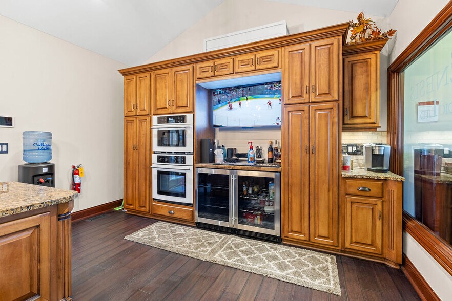 More Photos Of 132 N High St, Gahanna Office For Sale