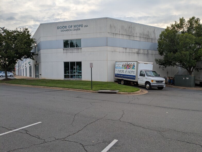 More Photos Of 21770 Beaumeade Cir, Ashburn Warehouse For Lease