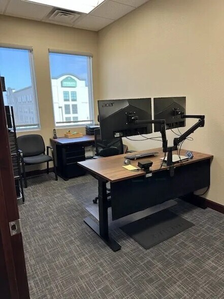 More Photos Of 1401 Skyline Blvd, Bismarck Office For Lease