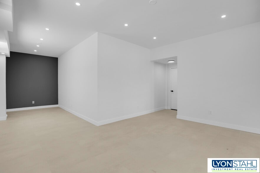 More Photos Of 824 W 9th St, San Pedro Loft Creative Space For Lease