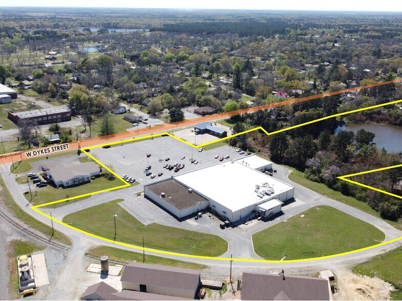 More Photos Of 140 W Dykes St, Cochran Supermarket For Lease