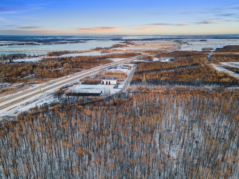 More Photos Of Av Pierre-Dansereau, Salaberry-de-valleyfield Warehouse For Lease