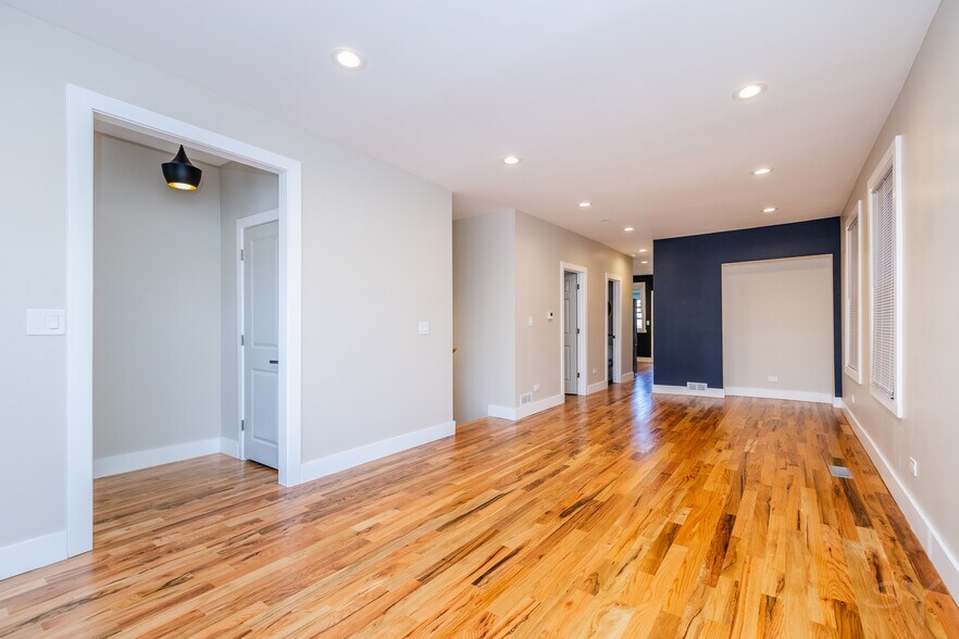 More Photos Of 6129 N Ravenswood Ave, Chicago Multifamily For Sale