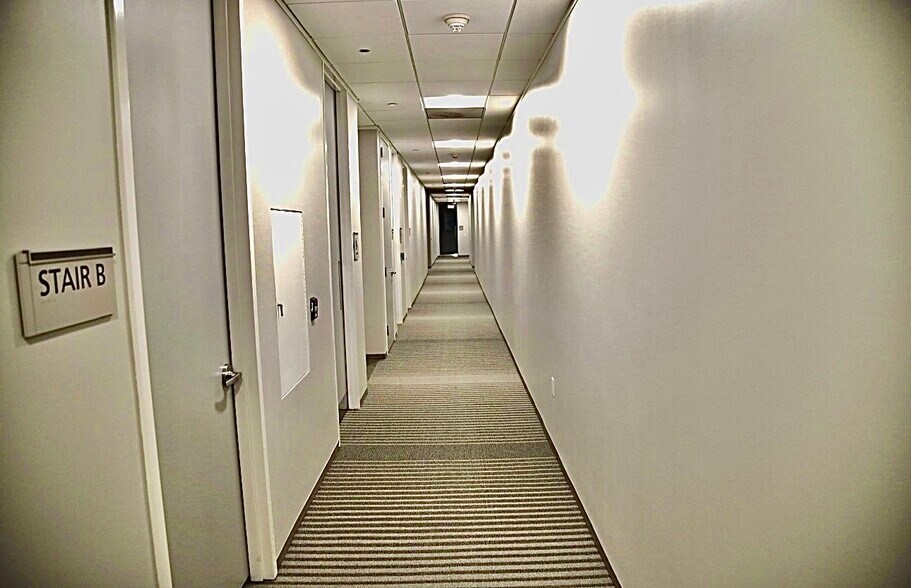 More Photos Of 396 W Greens Rd, Houston Office For Sale