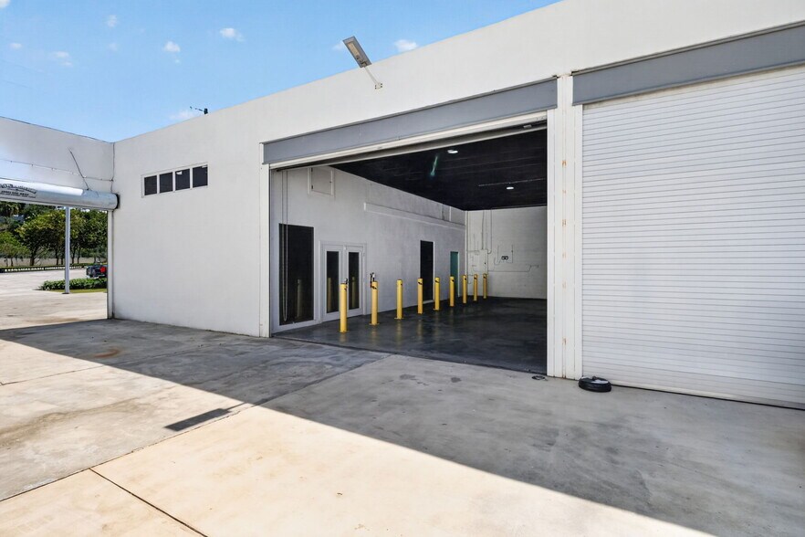 More Photos Of 4029 NW 25th St, Miami Warehouse For Lease