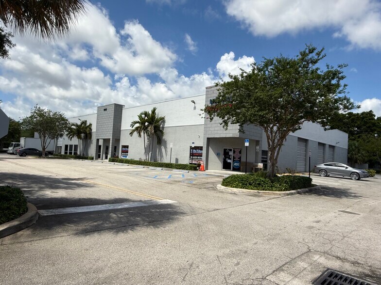 More Photos Of 1865 S Powerline Rd, Deerfield Beach Service For Lease