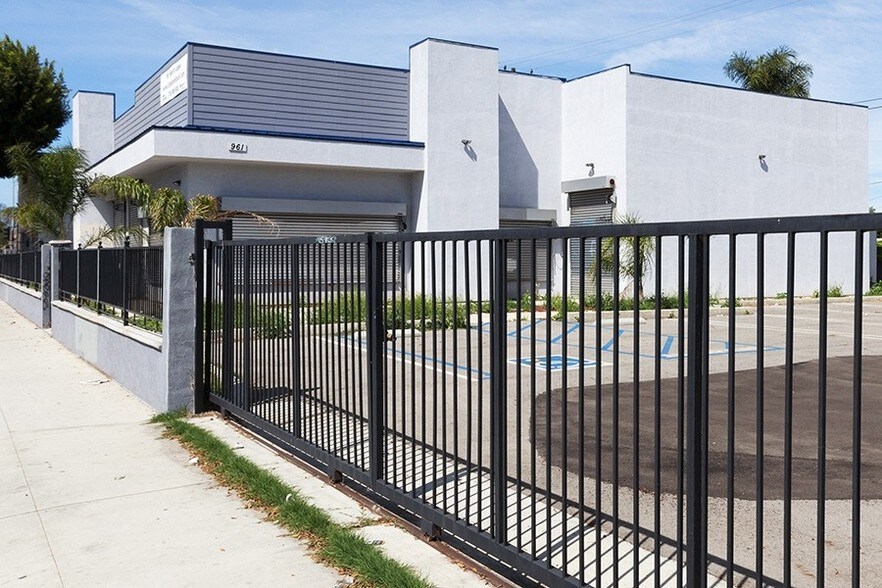 More Photos Of 961 W Compton Blvd, Compton Freestanding For Sale