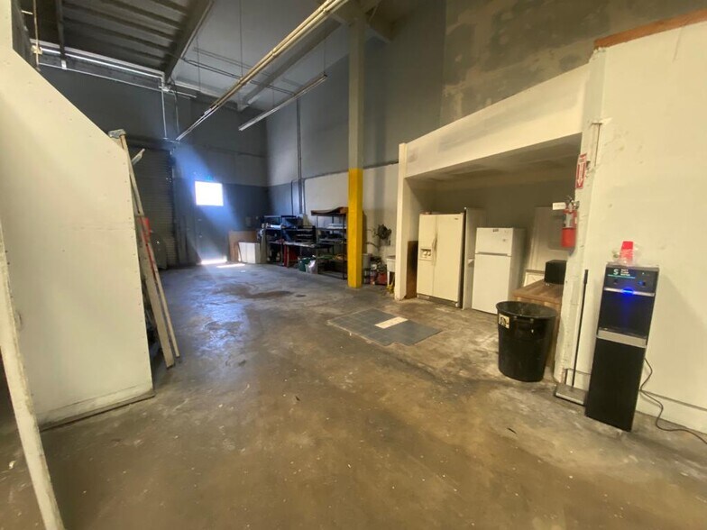 More Photos Of 6696 Miramar Rd, San Diego Auto Repair For Lease