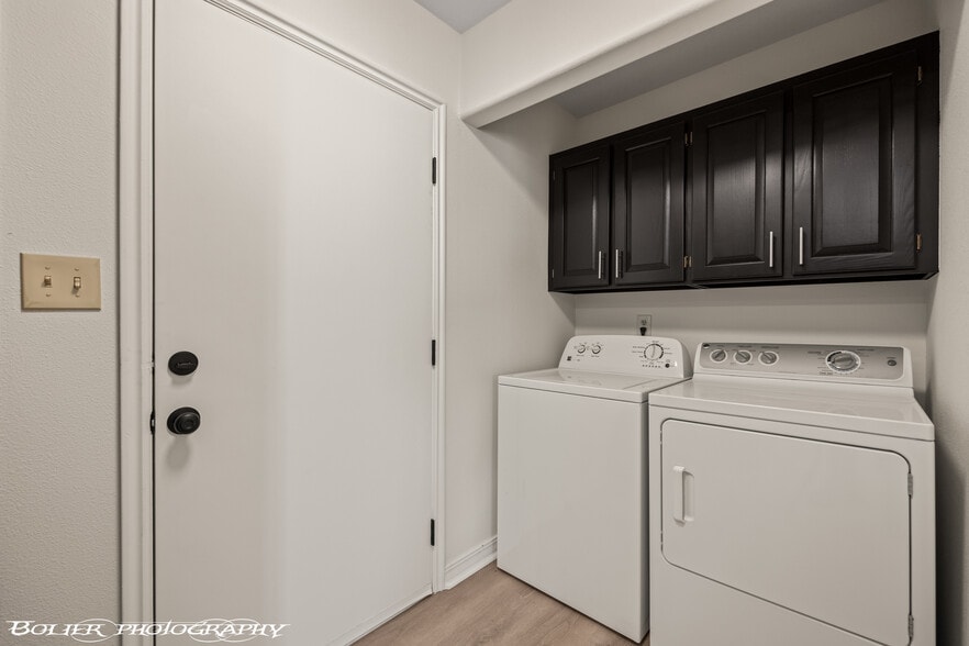 More Photos Of 320 E Old Mill Rd, Mesquite Office For Sale