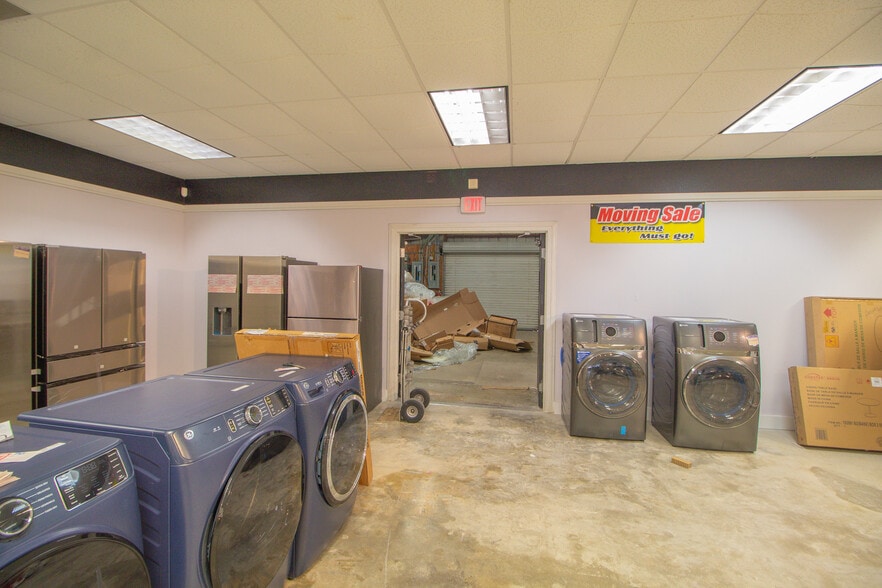 More Photos Of 17 Hickory St, Arcadia Storefront Retail Office For Sale
