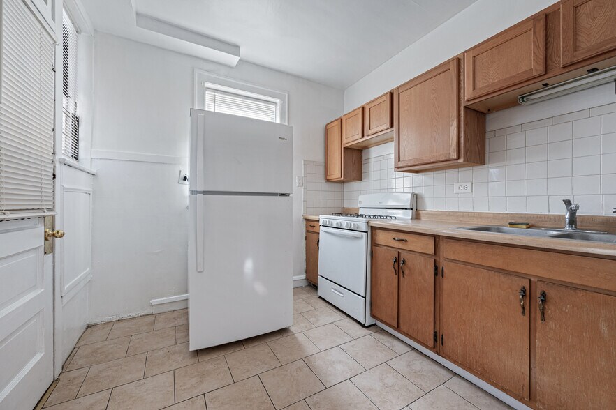 More Photos Of 447 E 82nd St, Chicago Apartments For Sale