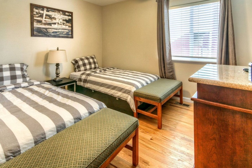 More Photos Of 190 SW Highway 101, Waldport Hotel For Sale