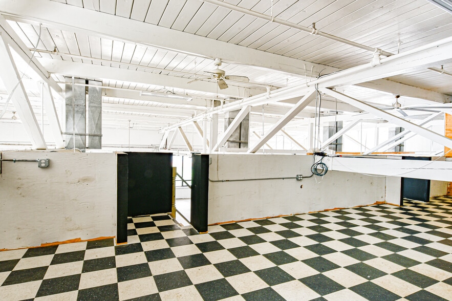 More Photos Of 2 Aspen Pl, Passaic Showroom For Lease