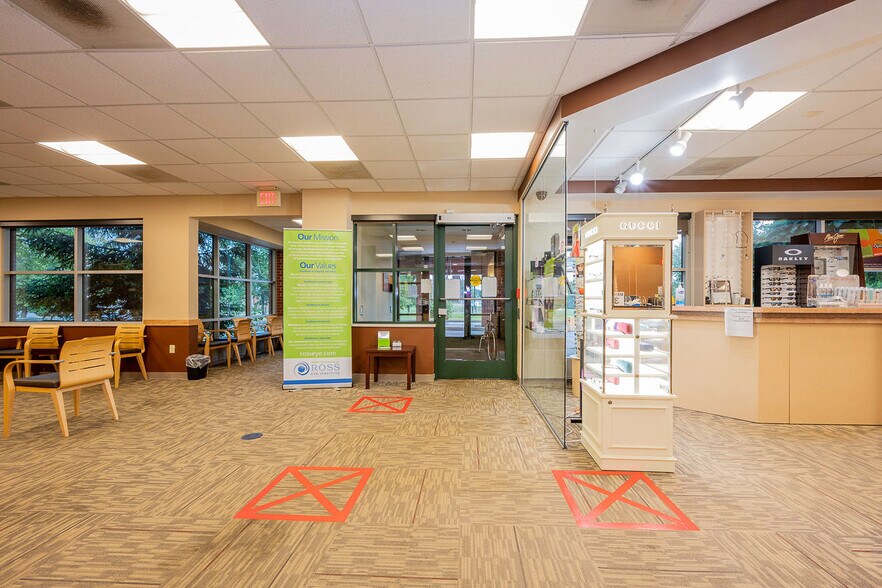 More Photos Of 301-303 Sterling Dr, Orchard Park Medical For Lease