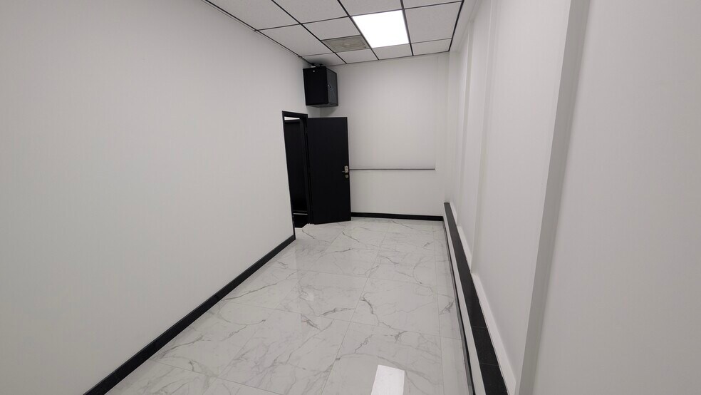 More Photos Of 3327 W Colonial Dr, Orlando Auto Repair For Lease