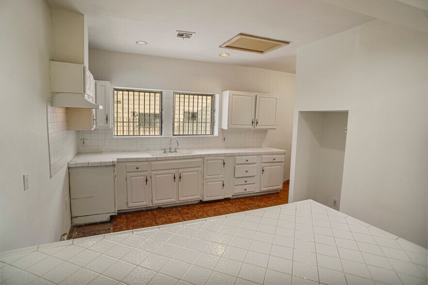 More Photos Of 5552 Barton Ave, Los Angeles Land For Sale