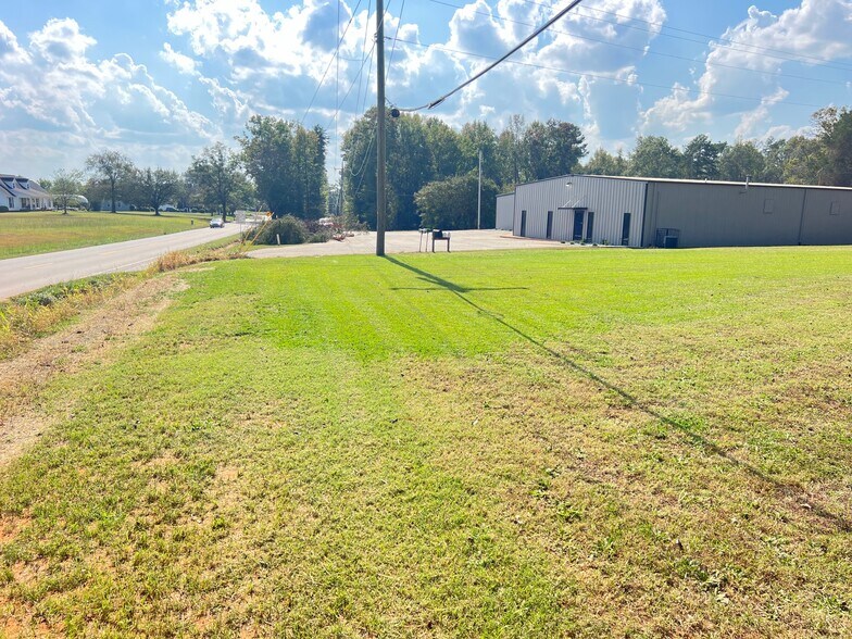More Photos Of 585 Old Georgia Rd, Moore Warehouse For Lease