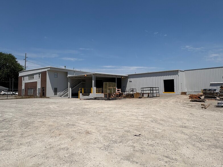 More Photos Of 211 Province St, Franklin Manufacturing For Lease