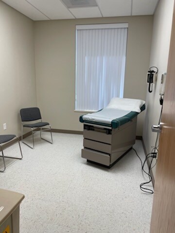 More Photos Of 208 Flax Dr, Highland Medical For Lease