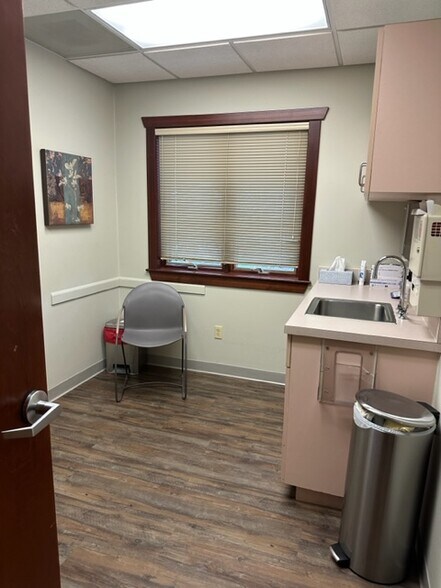 More Photos Of 1715 Village Way, Orange Park Medical For Sale