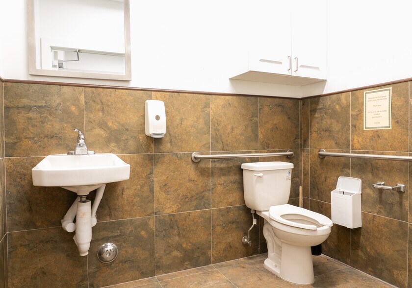 More Photos Of 8931-8947 W Atlantic Blvd, Coral Springs Unknown For Lease