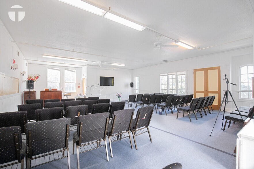 More Photos Of 2700 L St, Sacramento Religious Facility For Sale