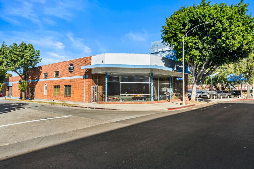 Primary Photo Of 3443 W 43rd St, Los Angeles Auto Repair For Lease