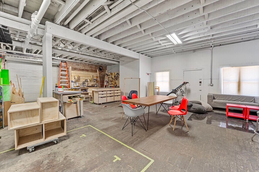 More Photos Of 119 W 36th Pl, Los Angeles Flex For Lease