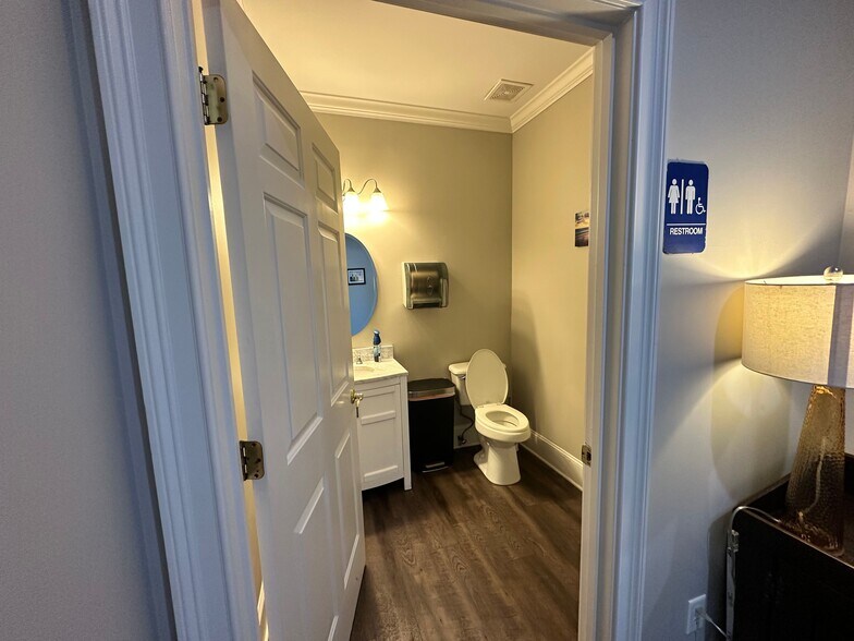 More Photos Of 327 Dahlonega Rd, Cumming Office For Lease