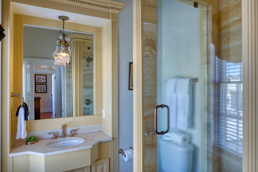 More Photos Of 14 E Taylor St, Savannah Specialty For Sale