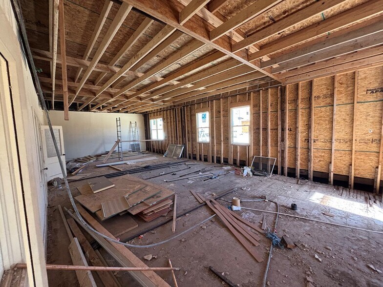 More Photos Of 122 Oak St, Sweetwater Storefront For Sale