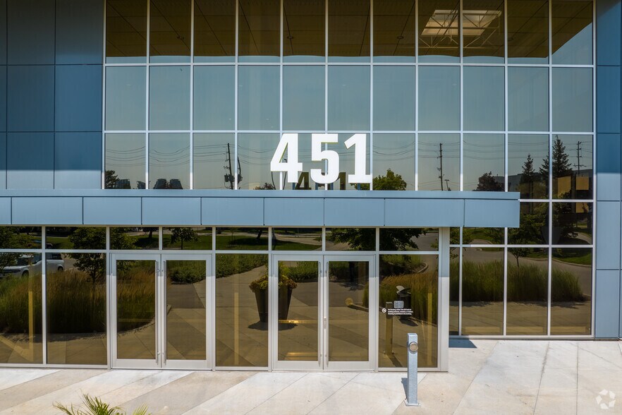 More Photos Of 451 Phillip St, Waterloo Office For Lease