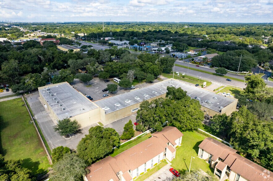 More Photos Of 905-959 E Brandon Blvd, Brandon Unknown For Lease