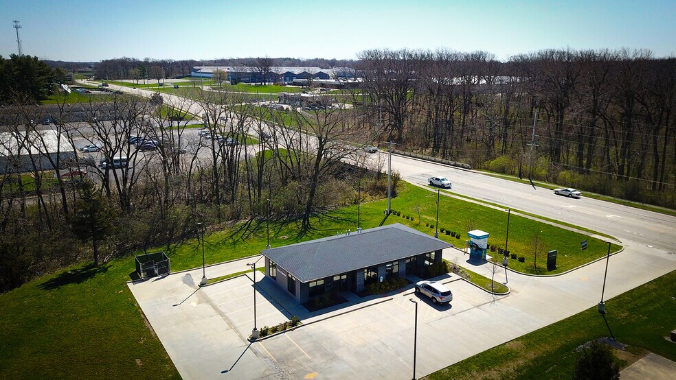 More Photos Of 1070 W South Side Dr, Decatur Office For Sale