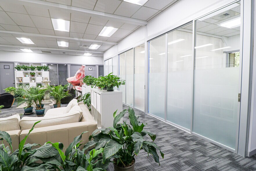 More Photos Of 2265 116th Ave NE, Bellevue Office For Lease