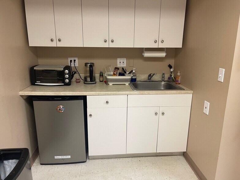 More Photos Of 281 Summerhill Rd, East Brunswick Office For Lease