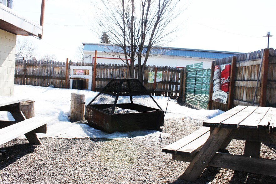 More Photos Of 105 N Main St, Halfway Restaurant For Sale