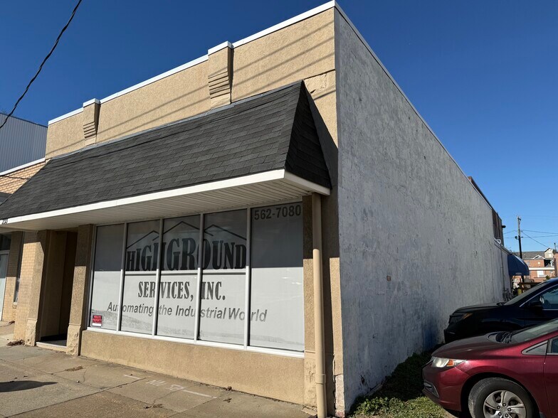 More Photos Of 233 28th St, Newport News Storefront Retail Office For Lease