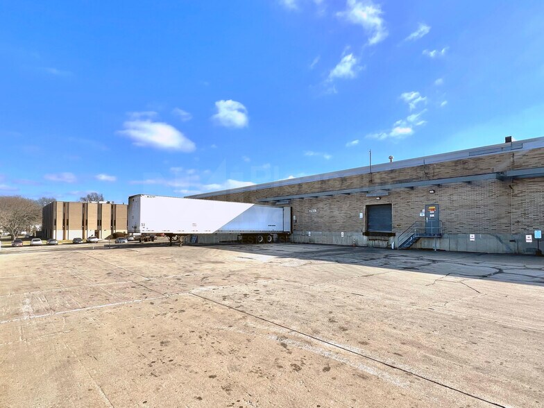 More Photos Of 4550 Darrow Rd, Stow Industrial For Lease