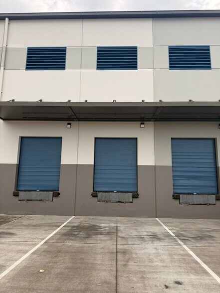More Photos Of Ko'oloa'ula Street, Kapolei Warehouse For Lease